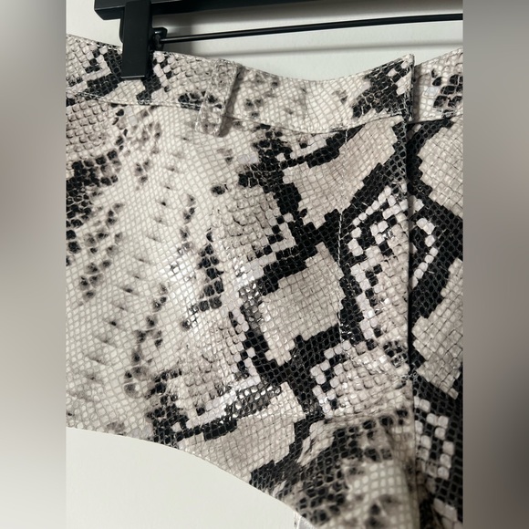 Retrofete NWT Aven Leather Hotpants Shorts in Neutral Snake - Picture 8 of 15
